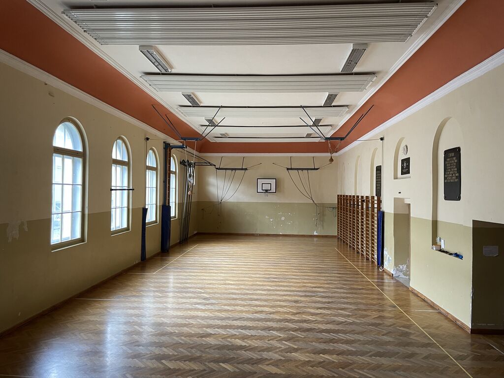 Datei:Turnhalle Innen.jpg