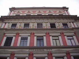 Fassade mit "JOHANNEN-HOF" - 2003