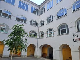 Pfeilerarkaden im südlichen Hof - 2023