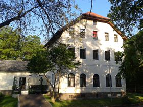 Haupthaus mit Seitentrakt - 2016